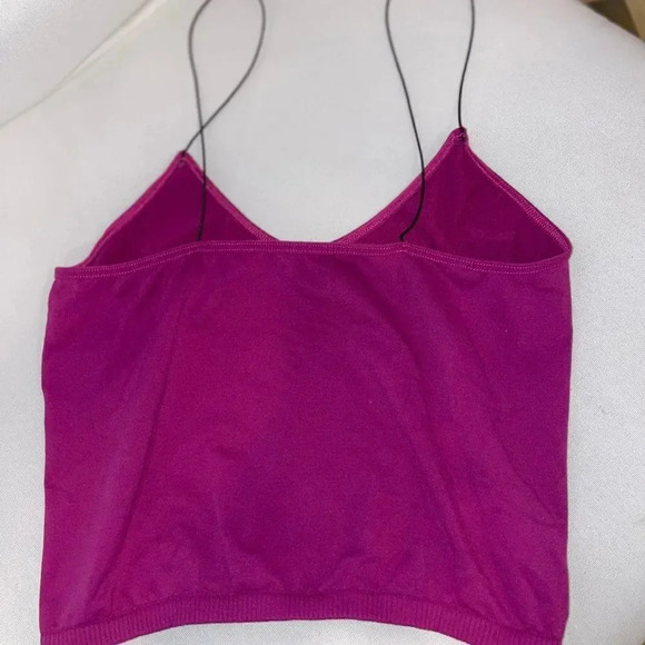 FREE PEOPLE SEAMLESS CROPPED CAMI MAGENTA SIZE M/L - Picture 2 of 5